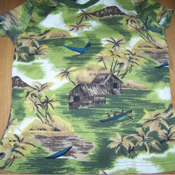 Juniors Size XS Old Navy Green Tiki Native Hut Canoe Print Beach Scene Shirt Top - Picture 2 of 3